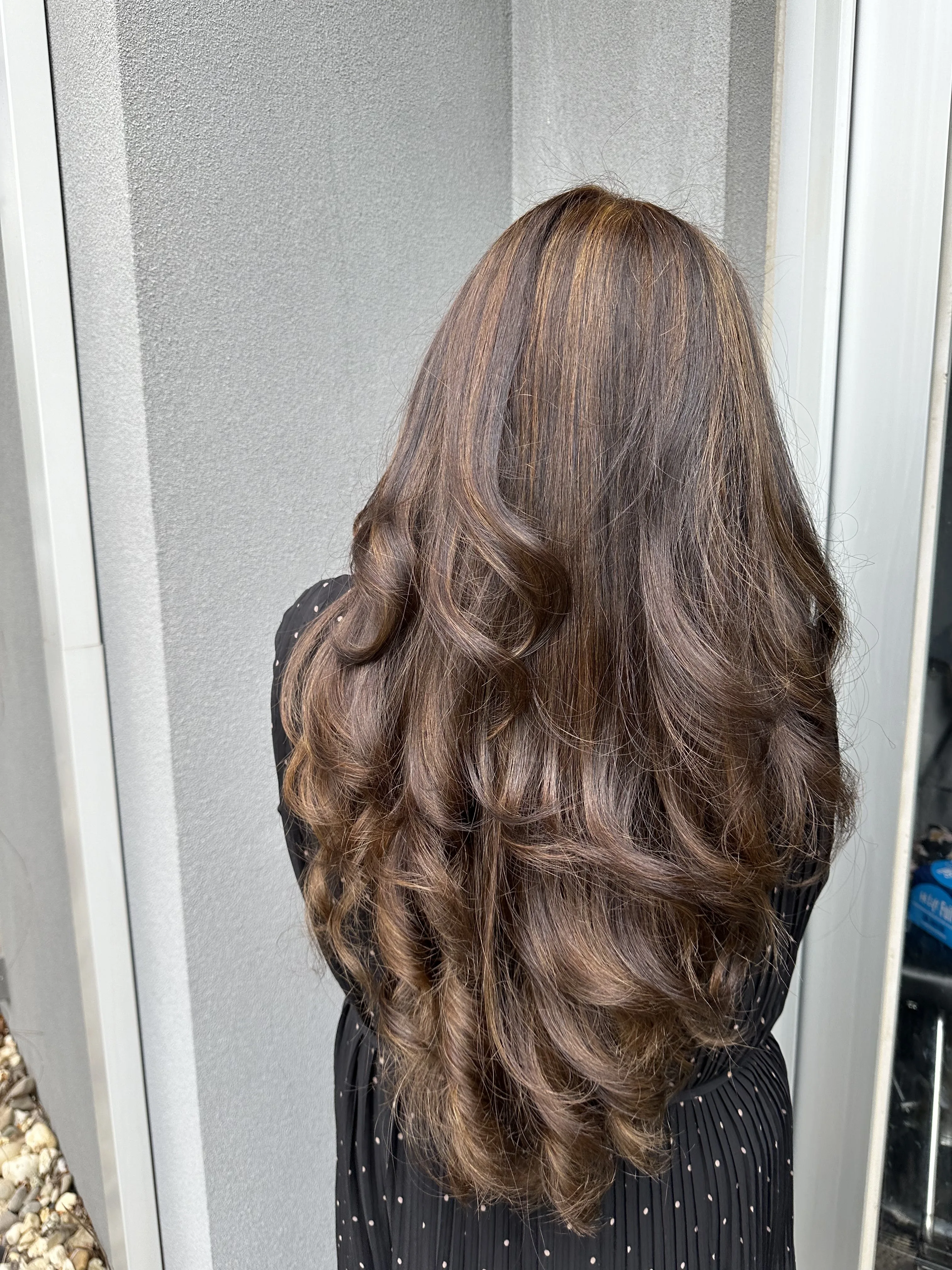 Long cascading caramel-highlighted waves — Kaur's Beauty